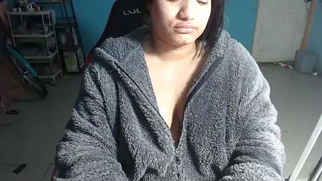 Hilarybunnyy webcam