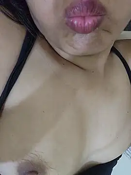 CuteSarikaLIVE webcam