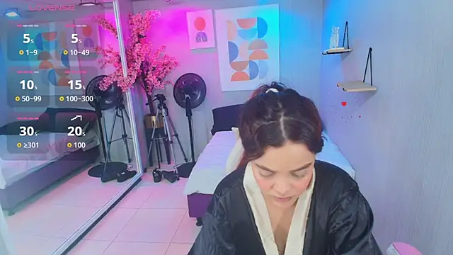 Maggy_t18 live cam on StripChat