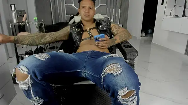 master_leather webcam