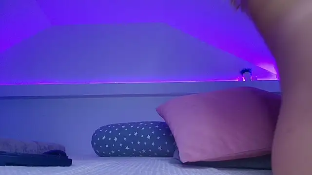 BluEyesKate webcam