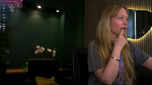 _Mila_Luna_ webcam