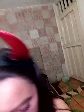 chicatraviesa24 webcam