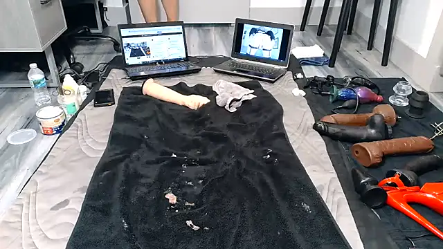 Smalldickcaged webcam