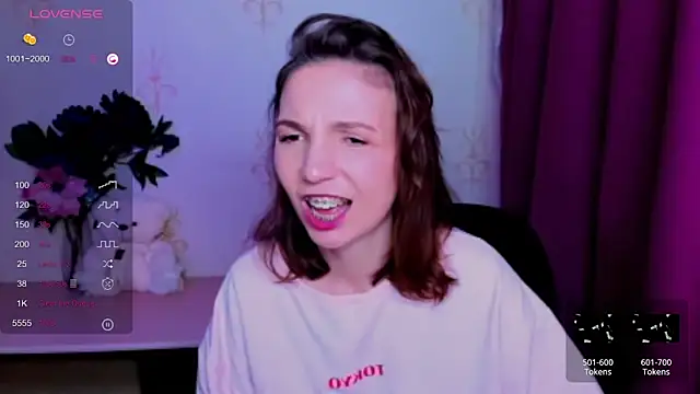 KindHazelHere_ webcam