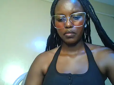Legit_Queenn webcam