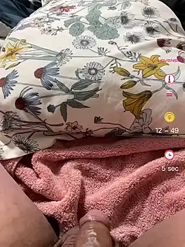HotDominicanCum webcam