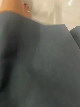yimisun01 (F milf) - 户外超级刺激……偷偷夹着小粉玩…… ）囯王完成✅无内衣内裤真空3分钟