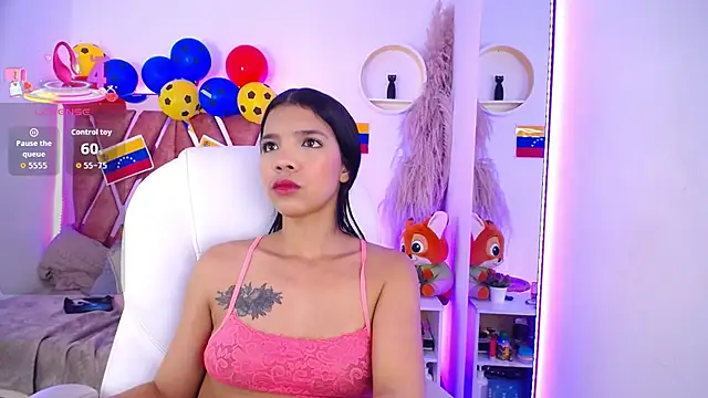 taylor_scottt (F teen) - Lick the dildo and suck on it very slowl