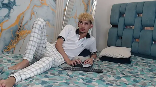 YOUNG_BOYS_HELL webcam