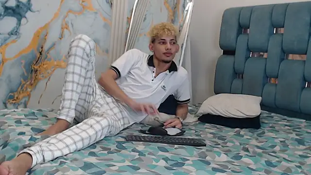 YOUNG_BOYS_HELL webcam
