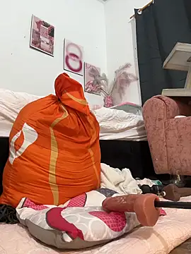 halana_squirts