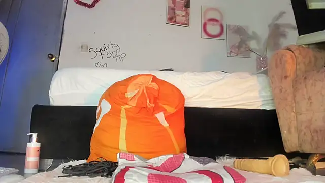 halana_squirts