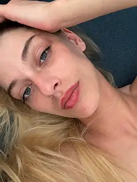 Bellalolahot webcam