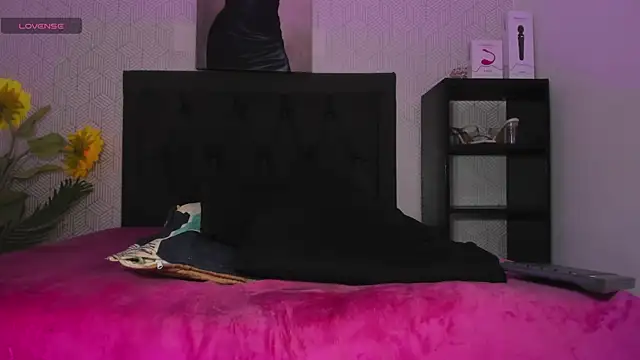 Selena_fox24 webcam