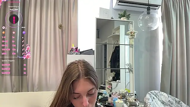 selena_favn webcam