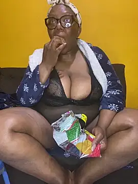 BoobsQueeen webcam