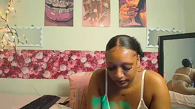 EnchantingLisa webcam