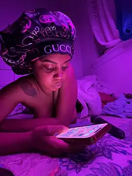 TheRealOshunQueen webcam