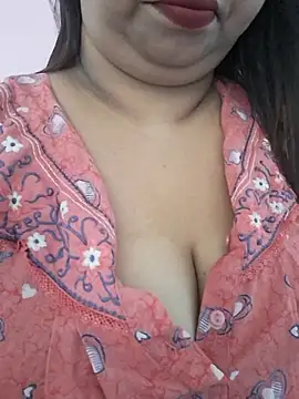 ravina_patil1 (F milf) - Kissing your lips