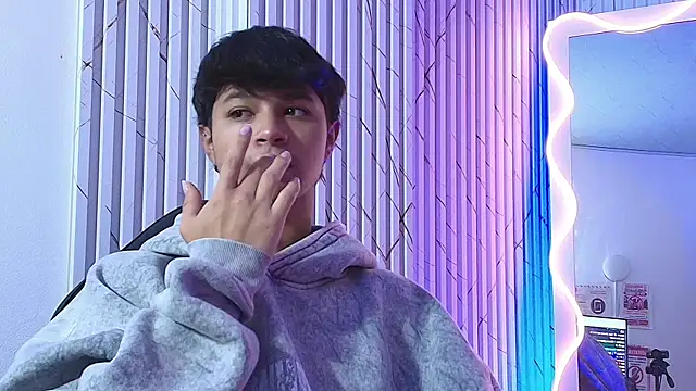 spark_tay (M twink) - 😈 suck dildo🫦