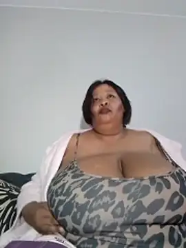 nancy111 (F milf) - Make me squit and cum on my toy