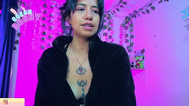 Roxanbunny1 live cam on StripChat