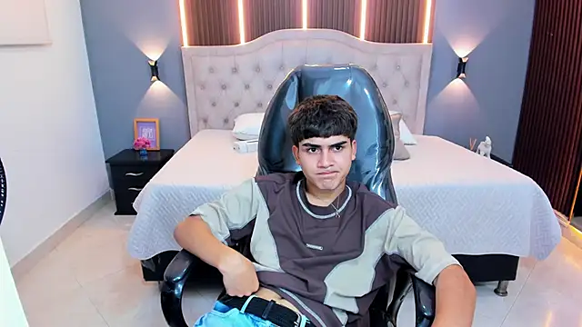 Tommy18__ webcam