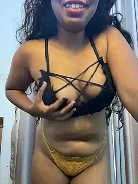 ZELINA_WOOFY webcam