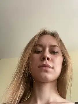 KarolinaMyles webcam