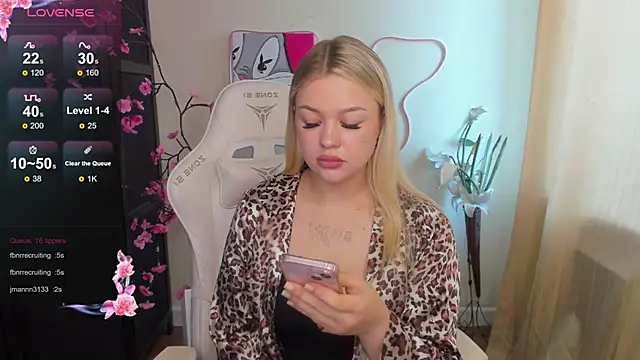 Amelie_Peach webcam