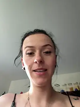 Queenadri webcam