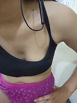 CuteSarikaLIVE webcam
