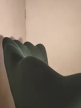 DIRTYSECRET_QUEEN_07