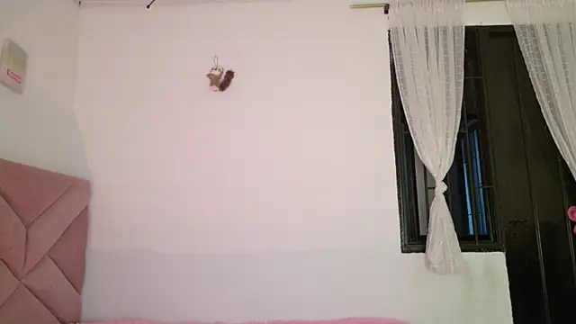 eva_sin18 live sex cam