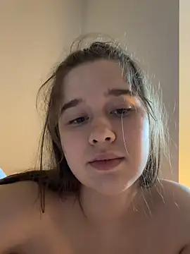 Hornygirlh's cam show statistics and live stream