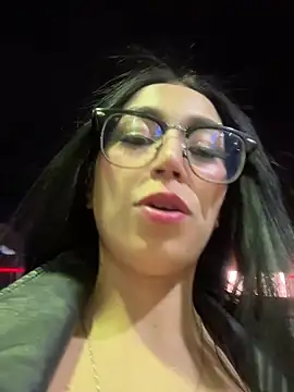 Lucy_699 webcam
