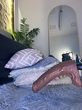 isa__blanc (F young) - keep going i need cum inside u kitty