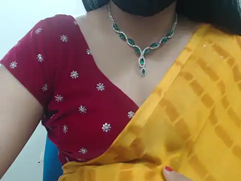 Lovely_Siri_23 live cam on StripChat