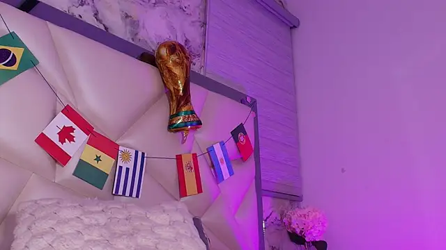 kendal_rossi (F young) - Show feet