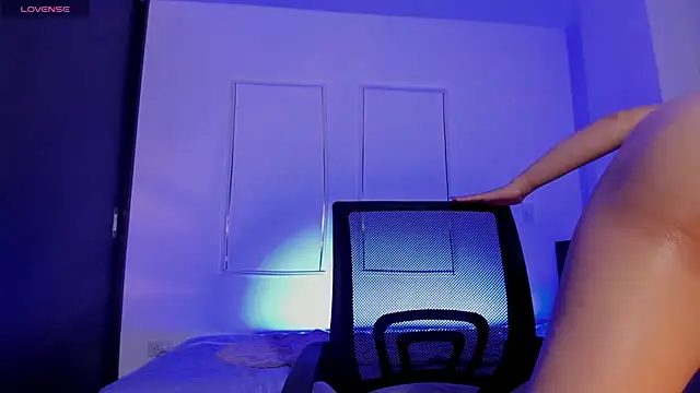 meganwhite3 (F young) - show tits