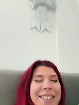 RiriRoseey webcam
