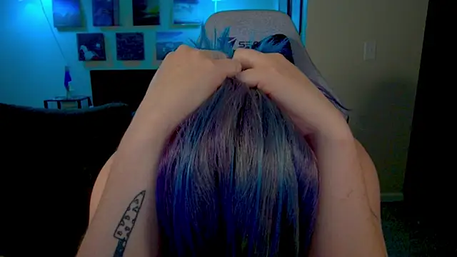 KiraSpitQueen webcam