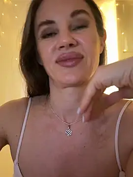 LucieMack live cam on StripChat