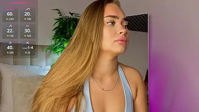 MonicaWestt webcam
