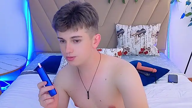 Miless_Cooper webcam