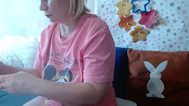 QueenLana webcam