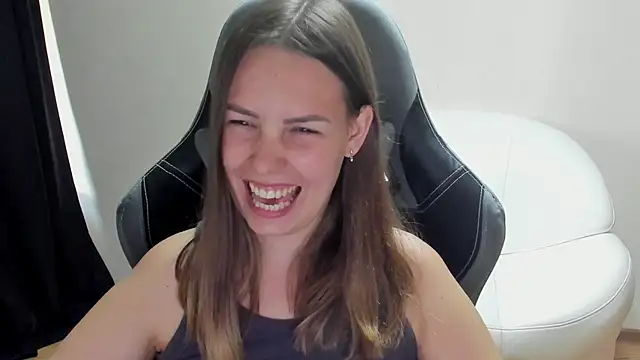Mia_shy1 webcam