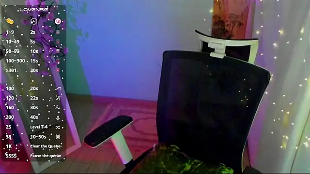 Mona_Esty webcam