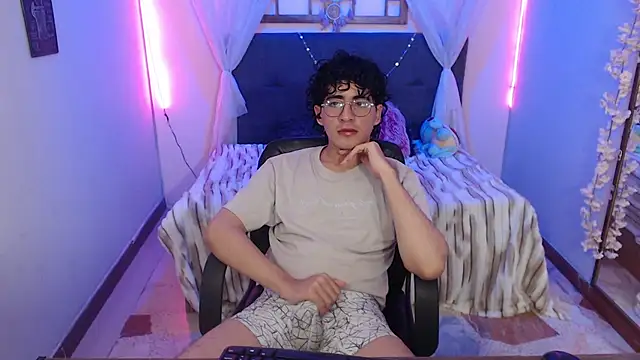 Elliot_23 webcam